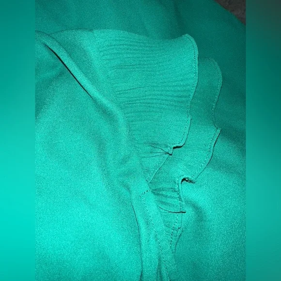 Elegant Green Ruffle Sleeve Blouse - Picture 6 of 6